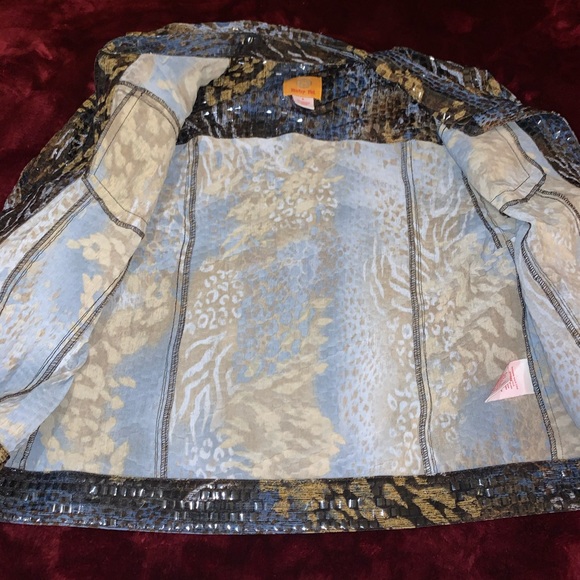 Used women’s ruby rd. Jacket - Picture 4 of 11